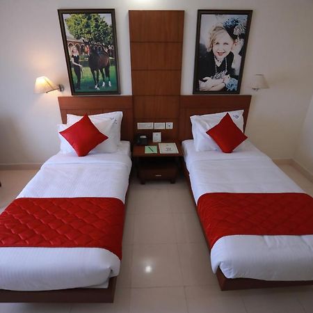 Hotel peninsula Thrissur Esterno foto