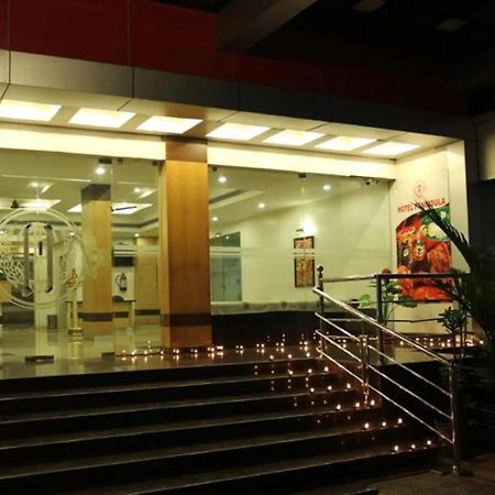 Hotel peninsula Thrissur Esterno foto