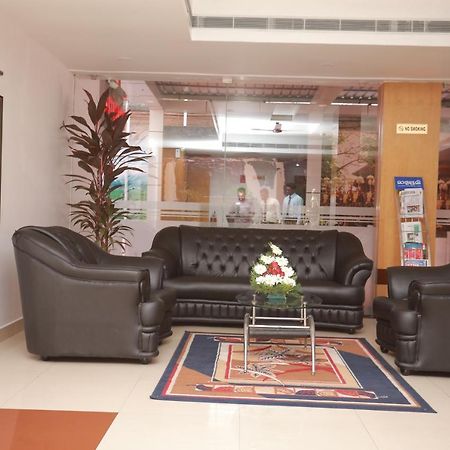 Hotel peninsula Thrissur Esterno foto