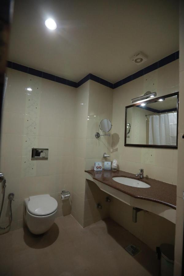 Hotel peninsula Thrissur Esterno foto