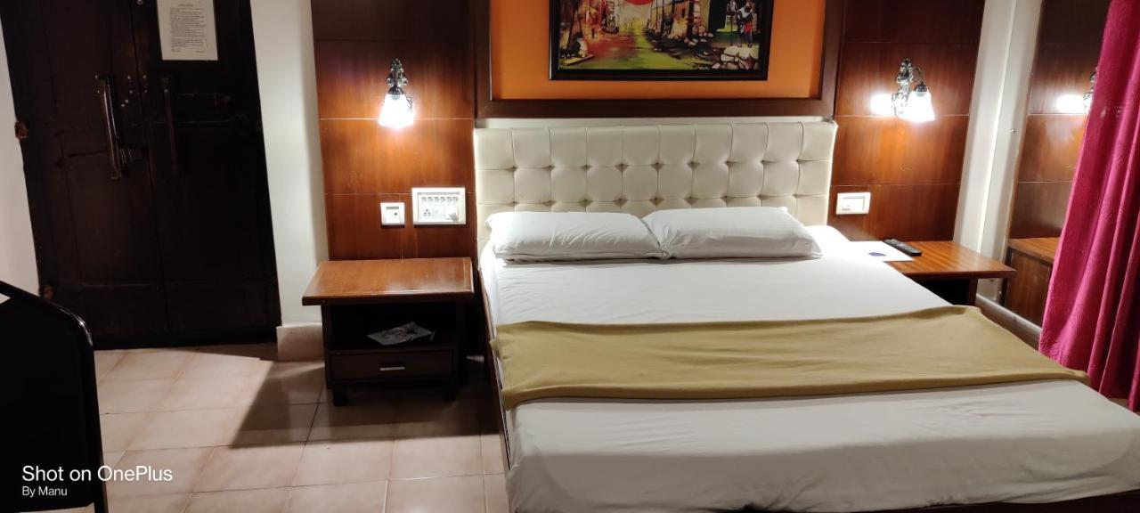 Hotel peninsula Thrissur Esterno foto