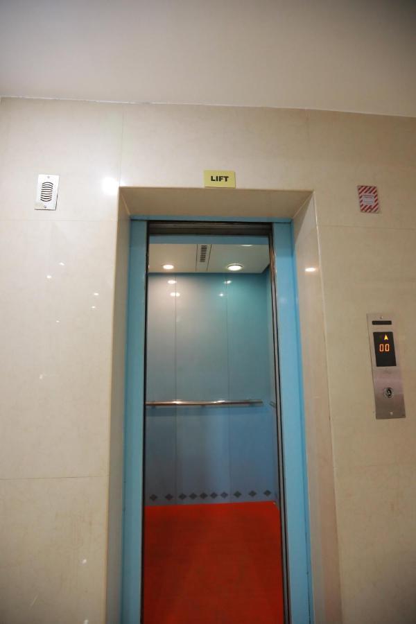 Hotel peninsula Thrissur Esterno foto