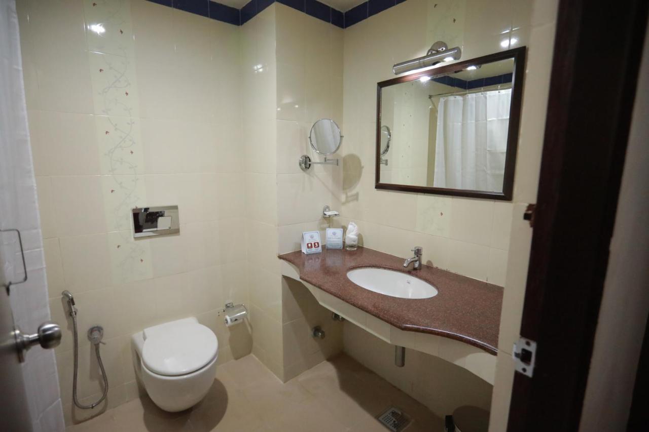 Hotel peninsula Thrissur Esterno foto