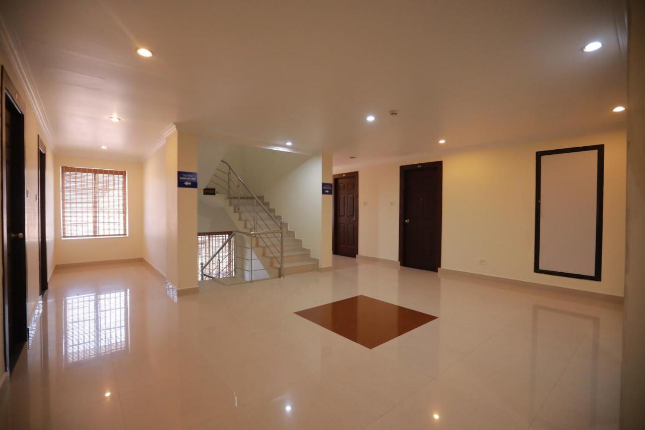 Hotel peninsula Thrissur Esterno foto