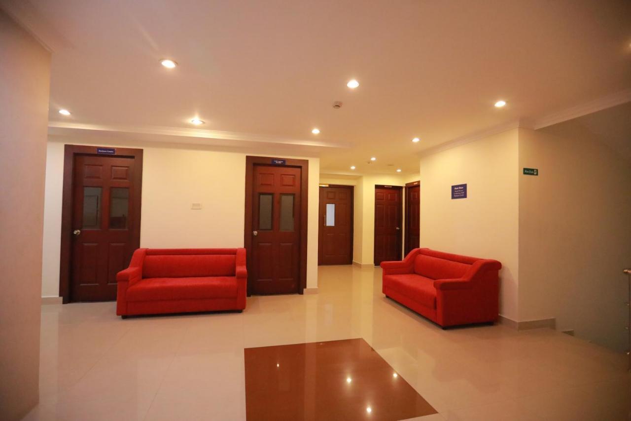 Hotel peninsula Thrissur Esterno foto