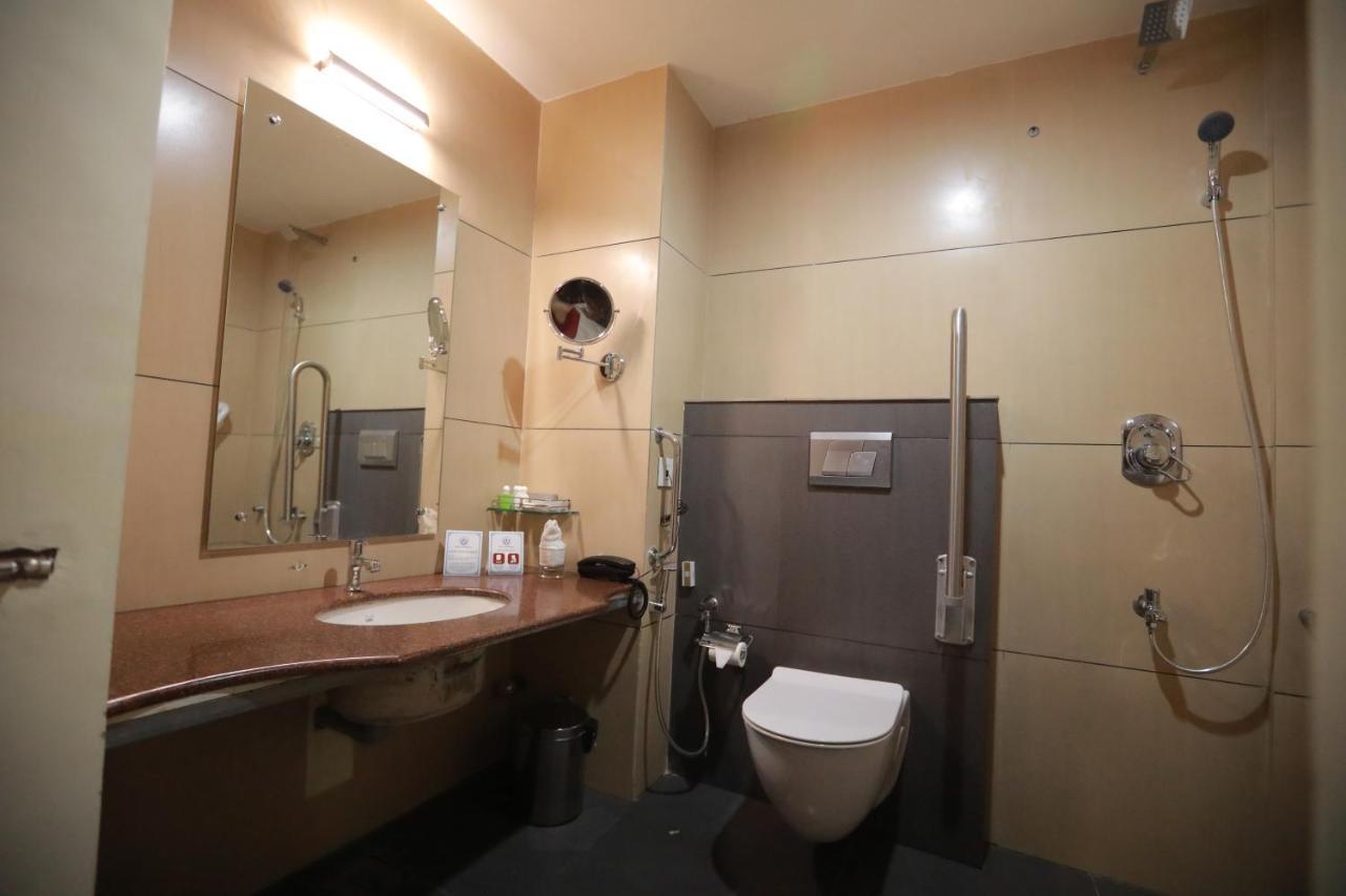 Hotel peninsula Thrissur Esterno foto