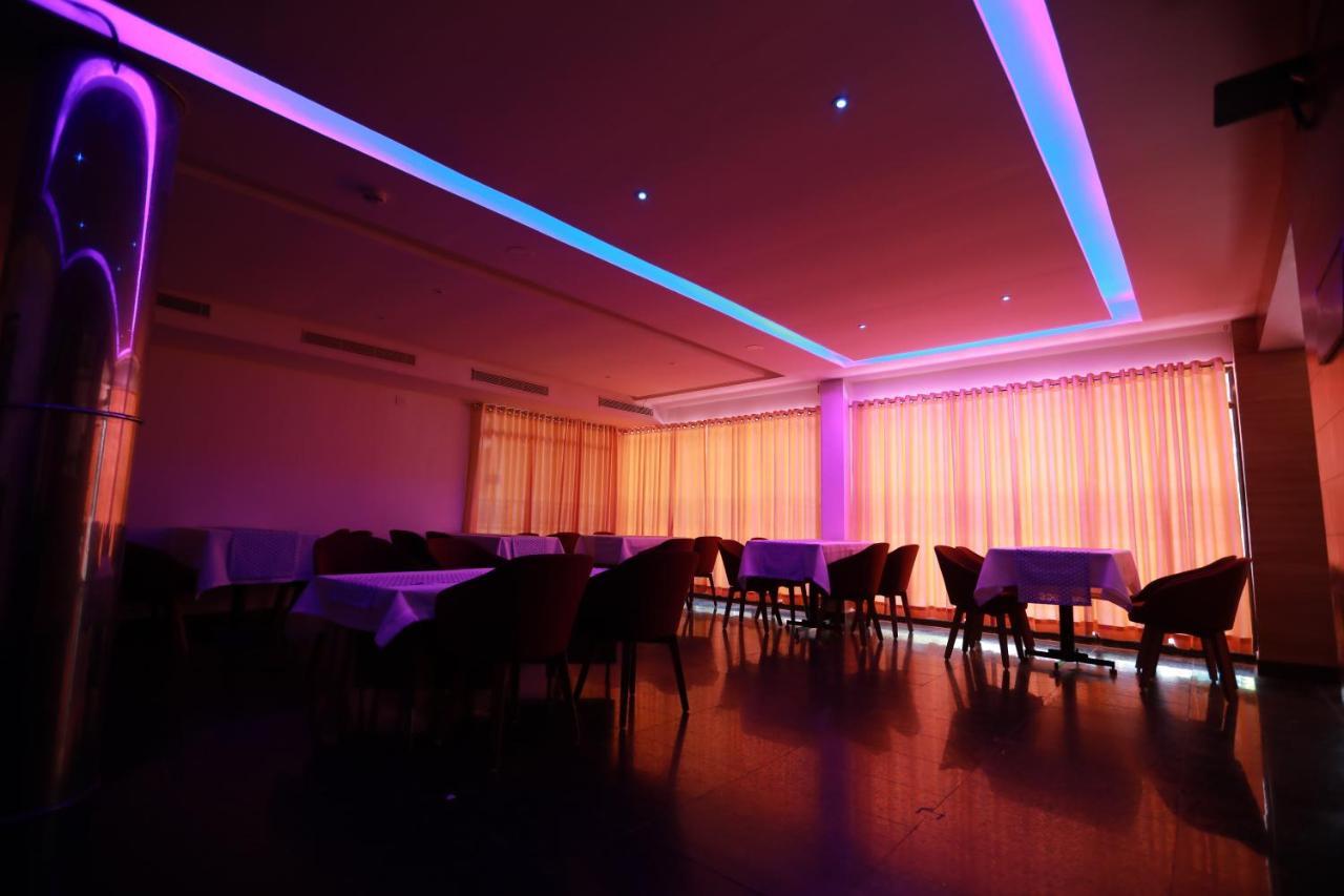 Hotel peninsula Thrissur Esterno foto