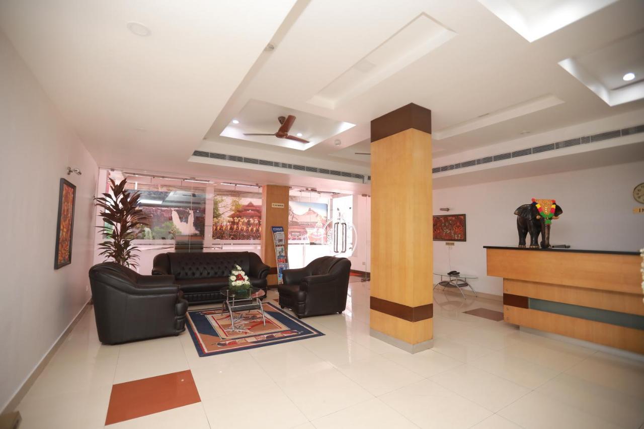 Hotel peninsula Thrissur Esterno foto